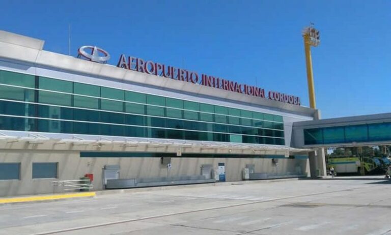 Habilitan el aeropuerto de Córdoba como corredor seguro para ingresar al país