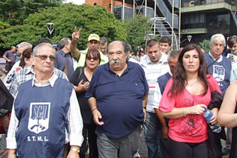 Municipales de Lanús marchan y piden a Grindetti que cumpla con el aumento del 12%