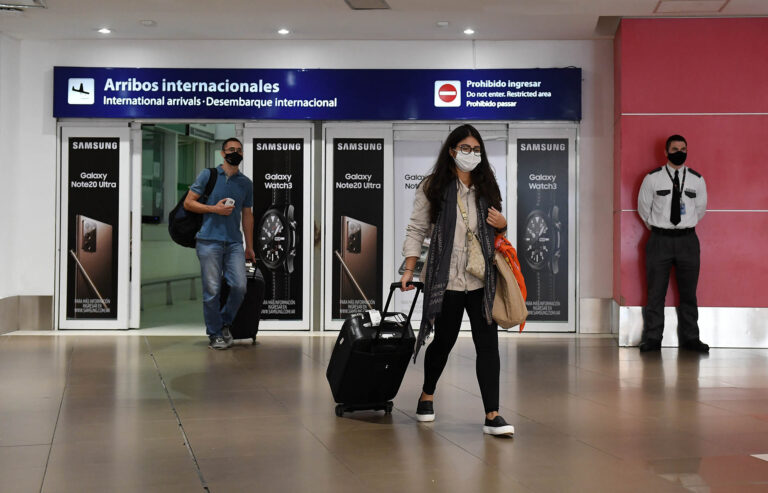 A partir de hoy, turistas extranjeros pueden ingresar al país con esquema de vacunación completo