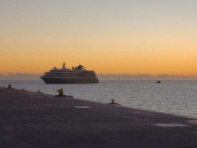 Amarró el primer crucero de la temporada en Puerto Madryn