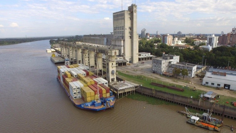 Llegaron 2600 toneladas en máquinas al Puerto de Santa Fe