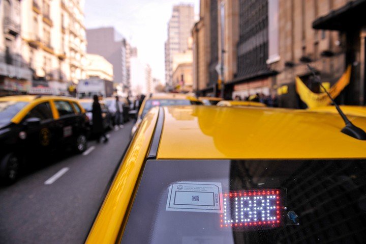 CABA: ya rige la suba en la tarifa de taxis y en enero aumentarán los peajes y VTV