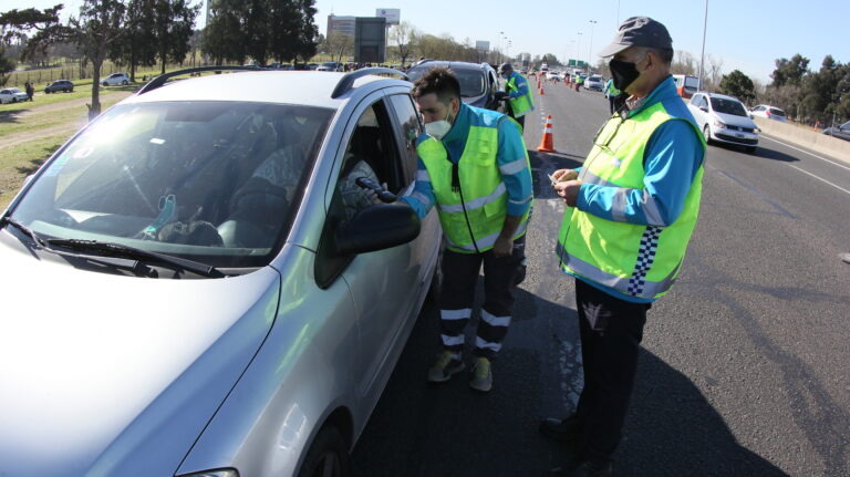 Dibu Martínez, campeón del mundo y de la prevención vial