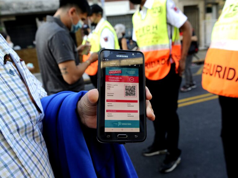 Buenos Aires: avanza el plan para exigir pase sanitario en transporte