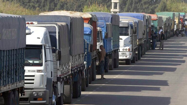 Transporte recibe a cámaras empresarias del transporte de carga para destrabar la protesta