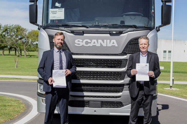 La JST y Scania firman un convenio para mejorar la seguridad en el transporte automotor