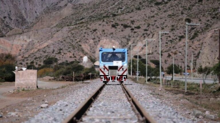 Jujuy y Nación firmaron un convenio por el tren de San Salvador a La Quiaca