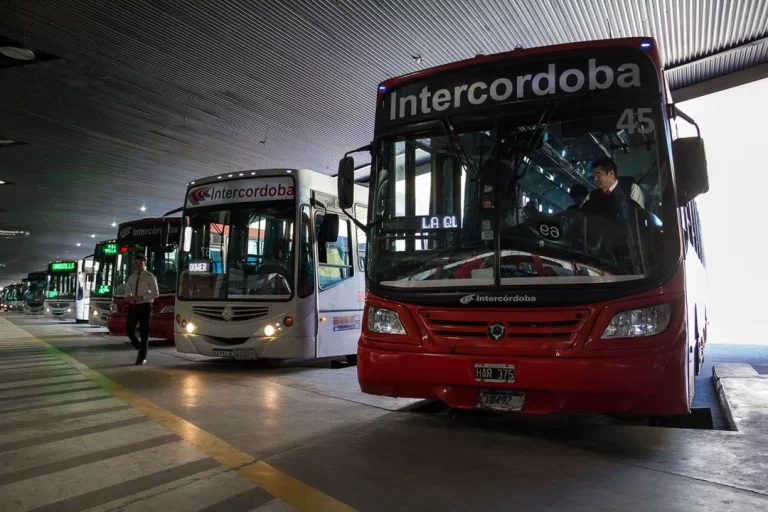 Córdoba: Aoita anunció para el miércoles un paro colectivos interurbanos y urbanos