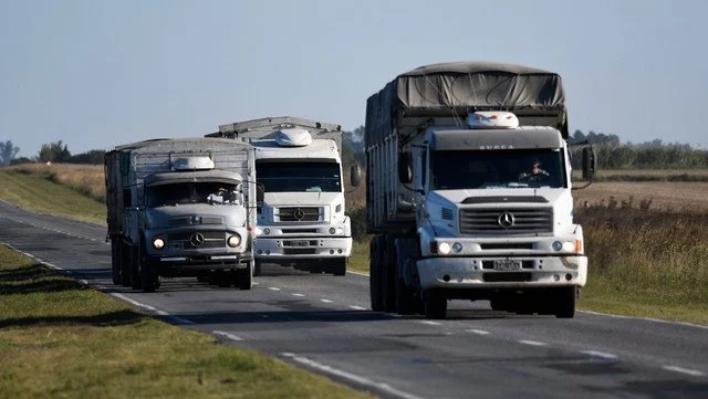 Camioneros acordó un aumento salarial de 107% y un bono de 100 mil pesos