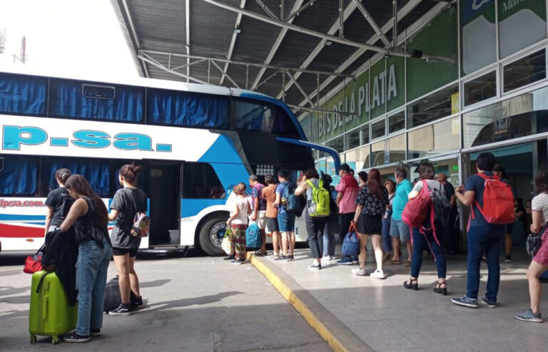 Controversia por la suspensión de pasajes gratuitos para personas con discapacidad en transporte de larga distancia