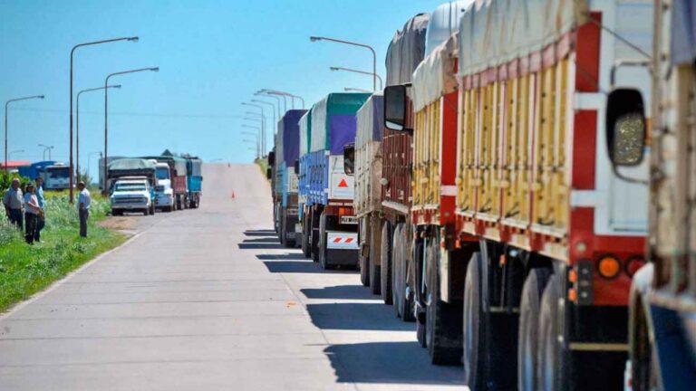 Restringen circulación de camiones por autopistas y rutas bonaerenses por feriado largo