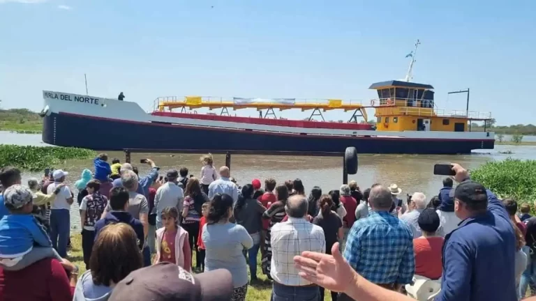 Ya está operativo el primer barco arenero híbrido de Argentina