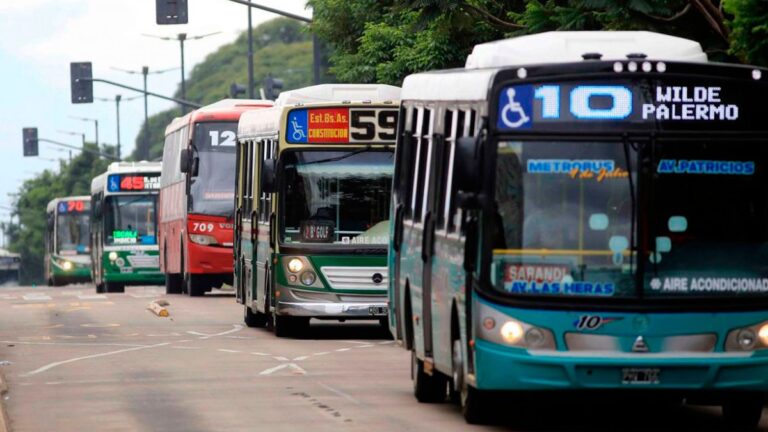 Debido a una acreditación de fondos levantaron el paro de colectivos de hoy