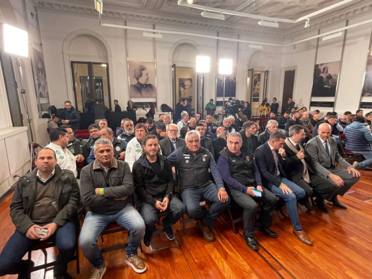 Puerto de Buenos Aires: El gobierno oficializó en un acto en Casa Rosada la derogación del Decreto 870