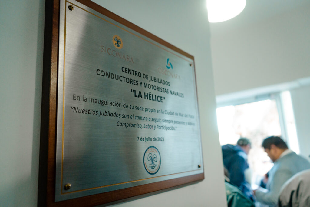 Placa Centro de Jubilados La Hélice en Mar del Plata