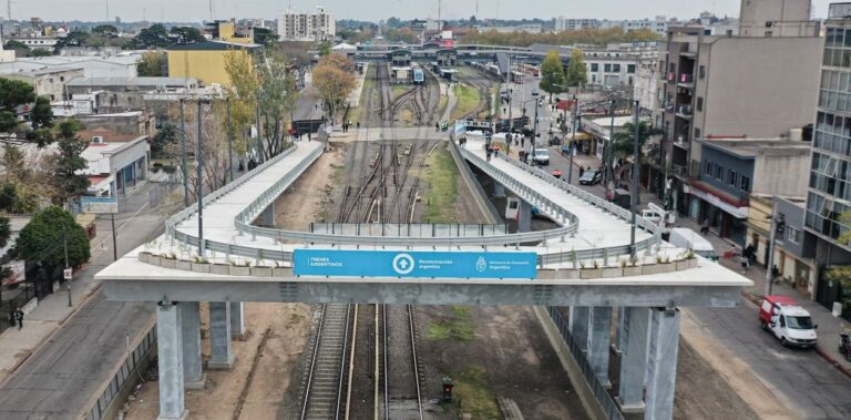 Instalan dos puentes en Morón para mejorar el tránsito