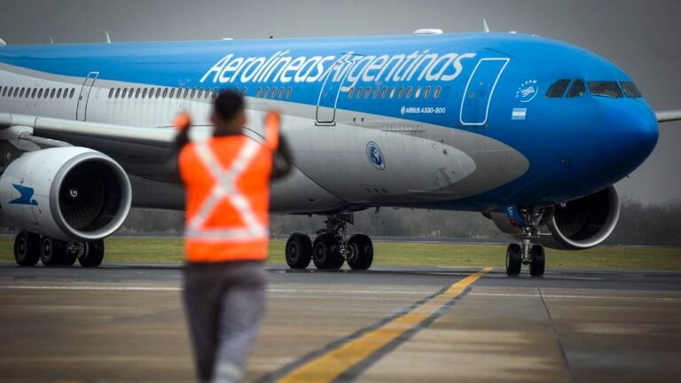 Aerolíneas Argentinas reactivará en el verano dos rutas entre el interior y Brasil