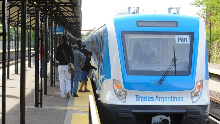 Los trenes Sarmiento y Mitre también redujeron sus horarios