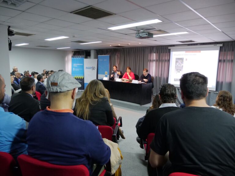 Los conductores de vehículos oficiales deberán hacer una capacitación obligatoria en seguridad vial