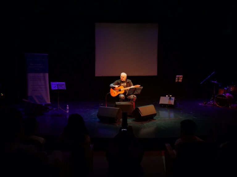 Luis Pescetti presentó sus canciones sobre seguridad vial ante 300 estudiantes de escuelas porteñas