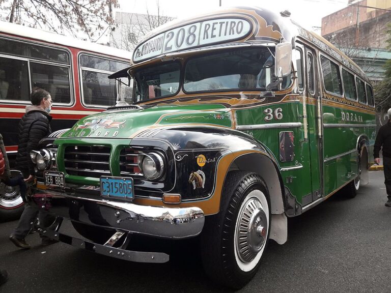Habrá exposición de colectivos antiguos en Boedo por La Noche de los Museos