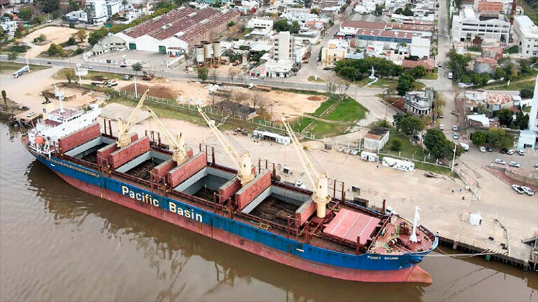 La FeMPINRA acordó un 37,7% para los trabajadores del Puerto de Entre Ríos