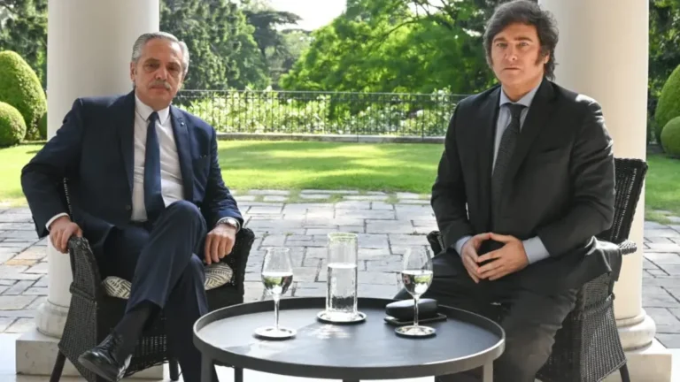Alberto Fernández y Javier Milei se reunieron para comenzar con la transición