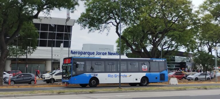 Comenzó a circular el ramal de la Línea 8 que une Aeroparque con Ezeiza