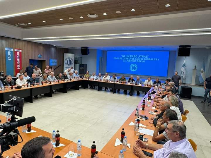 La CGT marchará el miércoles a Tribunales para presentar un reclamo ante el DNU del Gobierno y convocó a una confederal para analizar plan de acción