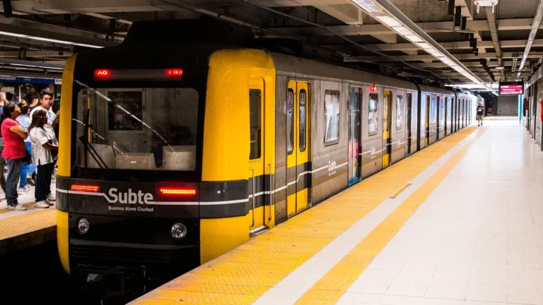 El subte ya cuesta $110