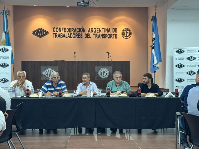 Los gremios de transporte acordaron sumarse al paro nacional de la CGT