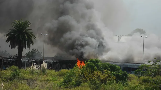 Se incendiaron seis vagones en desuso del Tren Roca
