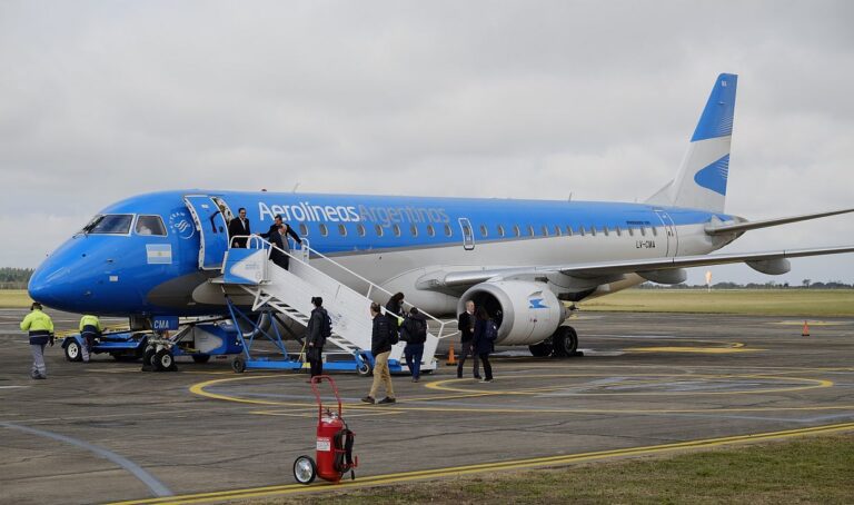 Aerolíneas Argentinas canceló la ruta a Reconquista y anunció que va a cobrar por el equipaje en vuelos domésticos
