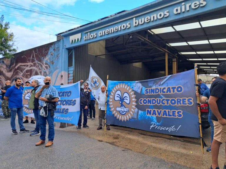 Arena y Piedra de Buenos Aires: gremios fluviales protestan en reclamo de la negociación paritaria