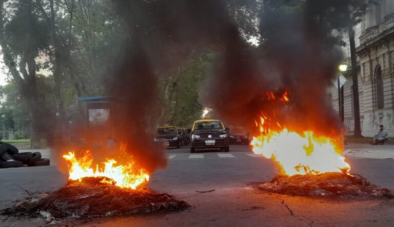 Rosario: Federación de Peones de Taxis repudió un nuevo asesinato de un taxista de 31 años