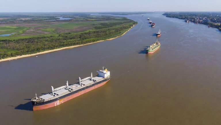 Hidrovía Paraguay-Paraná: El Gobierno decretó un aumento del 63% en los peajes