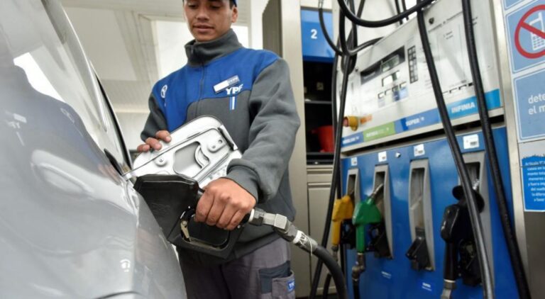 En abril aumentarán los combustibles: se espera que la nafta súper alcance los $840