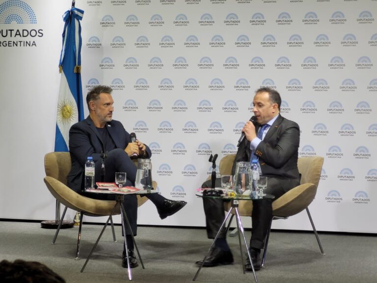Matías Pérez Manghi presentó su tercer libro en el Congreso de la Nación