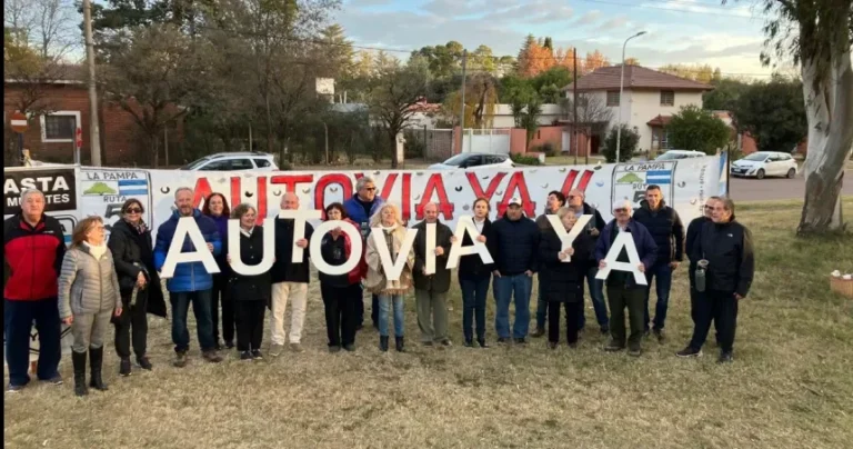 Vecinos autoconvocados presionan por la autovía en la Ruta Nacional 5