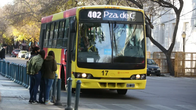 Mendoza: el jueves aumenta el boleto de colectivo un 18,2%