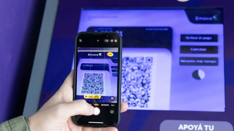 Informan que se puede cargar SUBE con QR en estaciones de subte