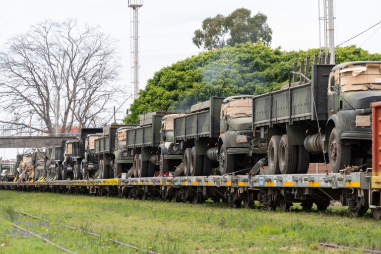 Trenes Argentinos Cargas trasladó vehículos del Ejército como parte del Ejercicio Soberanía