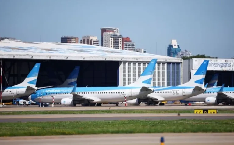 Aerolíneas Argentinas: sindicatos aeronáuticos apoyaron la propuesta de Kicillof para que la empresa sea controlada y gestionada por la provincia de Buenos Aires