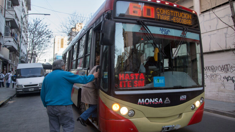 AMBA: La 60 fue la línea de colectivos más denunciada en 2024