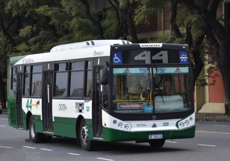 La Ciudad de Buenos Aires comienza a probar el pago con tarjetas en la línea 44 de colectivos