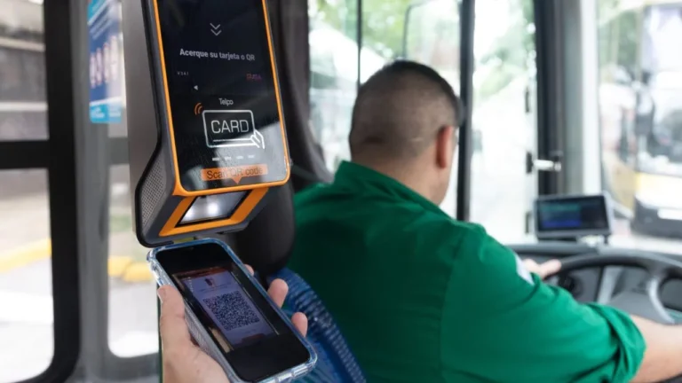 Mogetta anticipó que para mediados de año se podrá pagar el colectivo con tarjeta