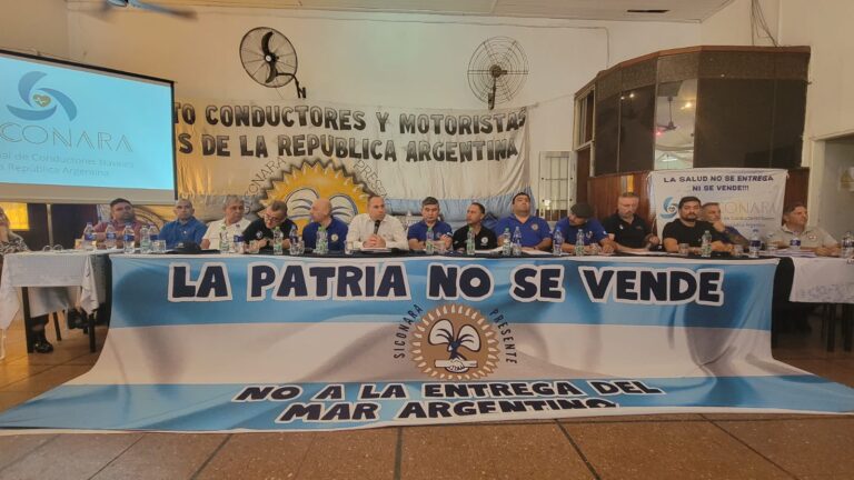 En una multitudinaria asamblea, SICONARA aprobó un plan de lucha para la defensa de su obra social, del trabajo y de la soberanía nacional