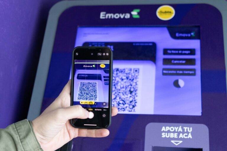 A partir de mayo cambiará la regulación de los pagos con QR en el transporte público