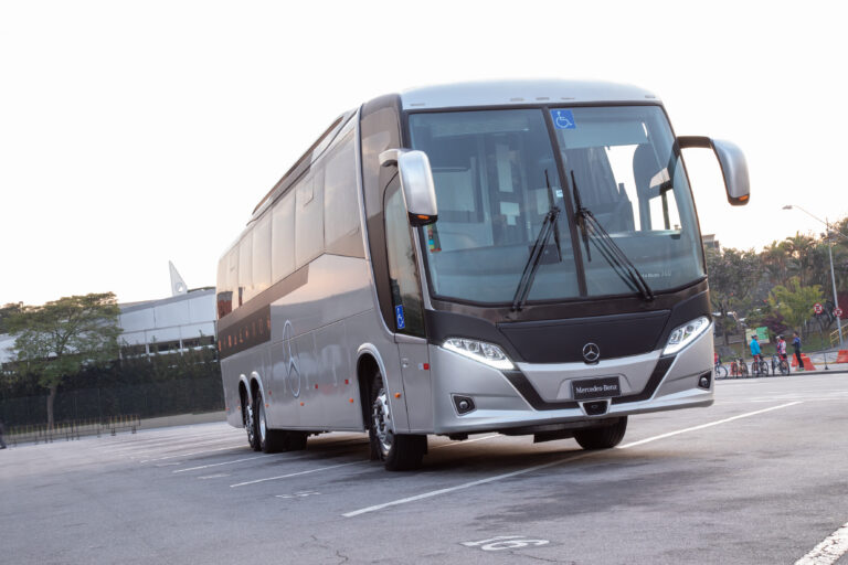 Mercedes-Benz Camiones y Buses destacó la importancia de la seguridad vial en el Día de la Seguridad Peatonal