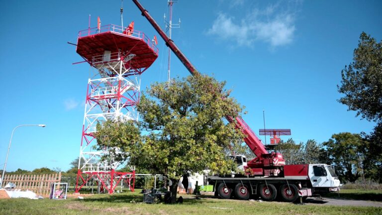 EANA realizó el montaje del nuevo radar del aeropuerto de Ezeiza